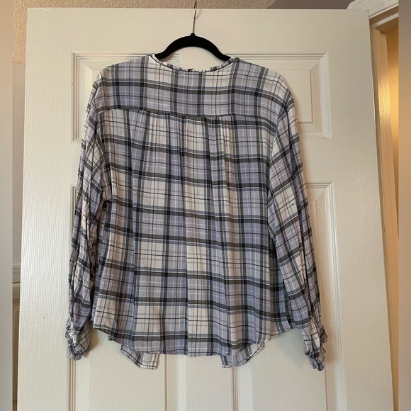 Point Zero button up. Fits more like a roomy small or petite Medium - Picture 5 of 5